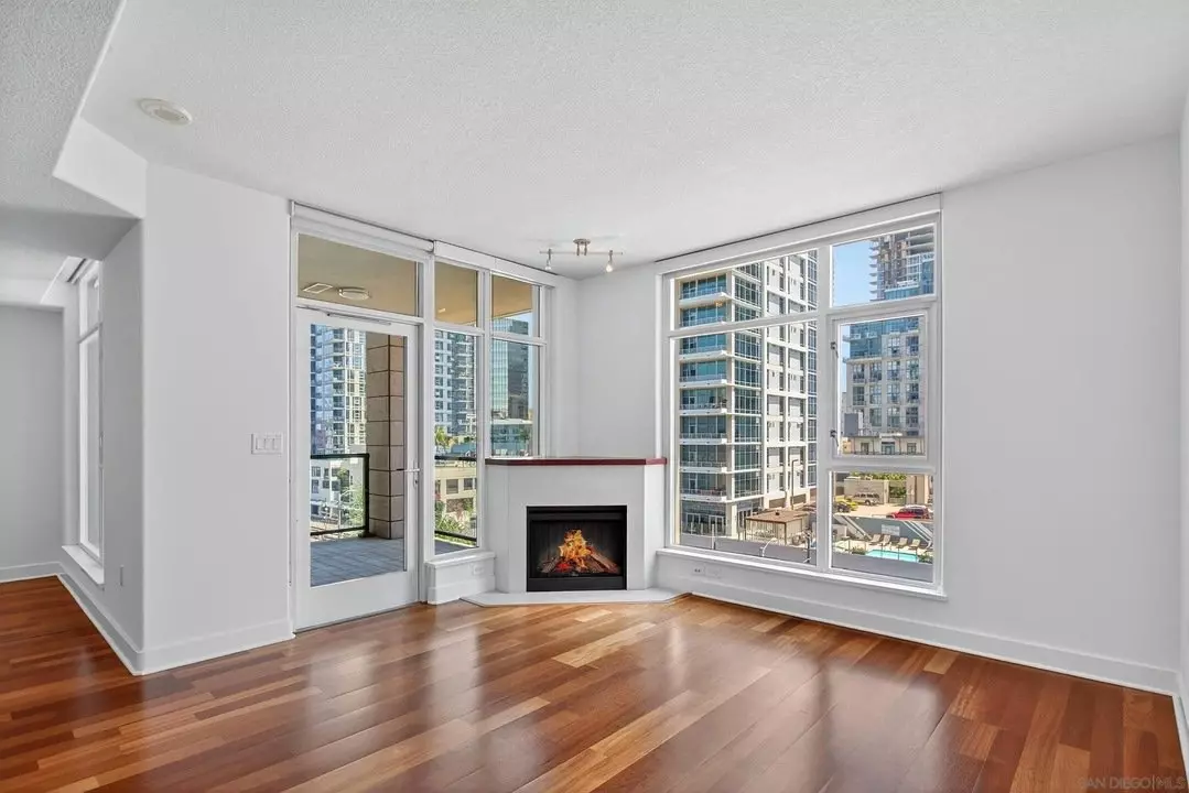Luxury 1br / 1.5ba Condo | The Grande, Santa Fe Place photo 3