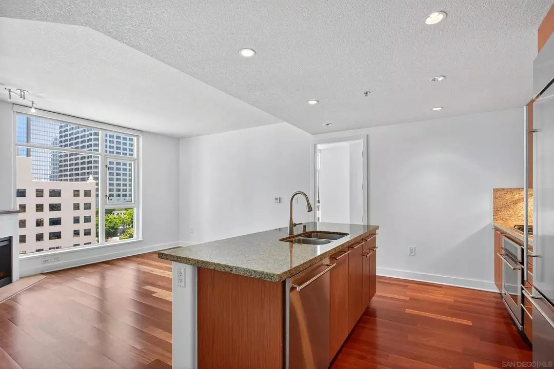 Luxury 1br / 1.5ba Condo | The Grande, Santa Fe Place photo 5