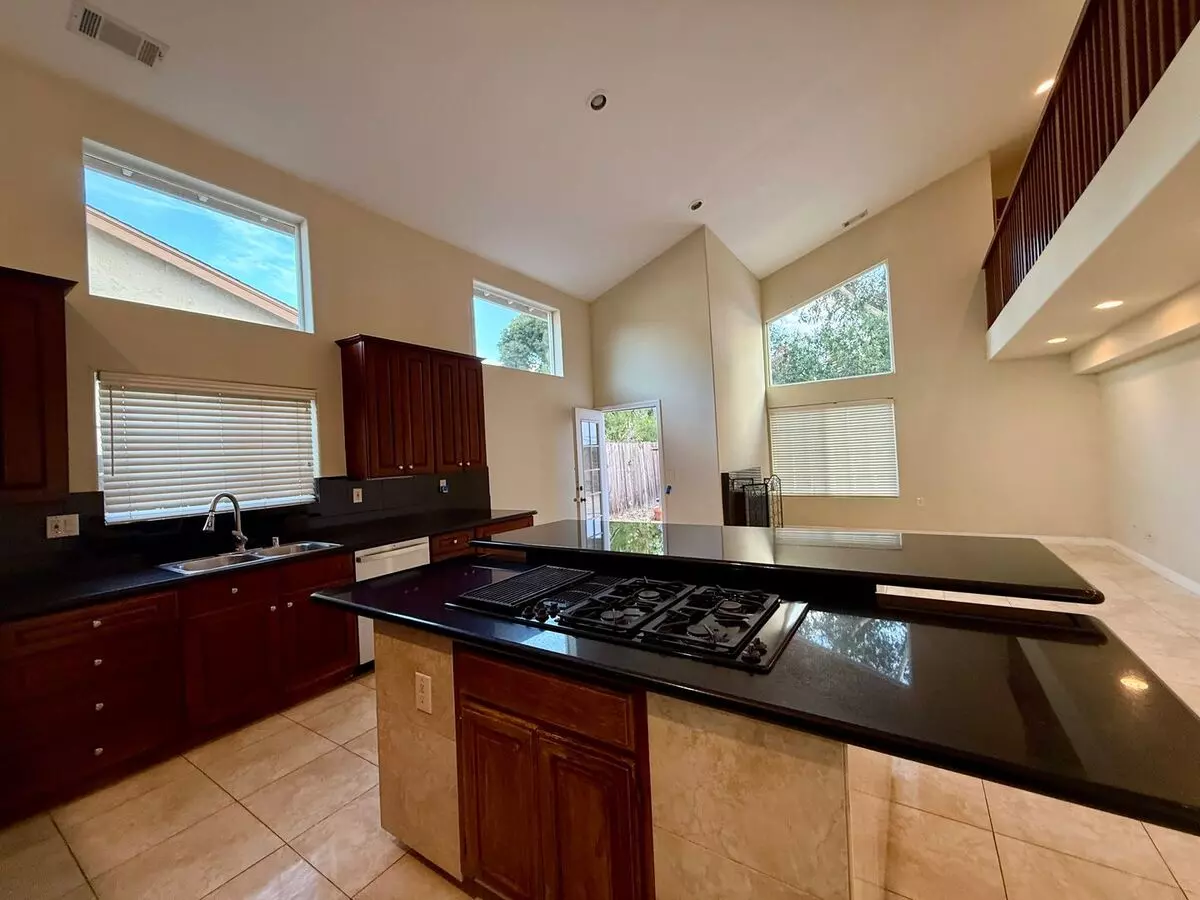 12665 Sundance Ave photo 4