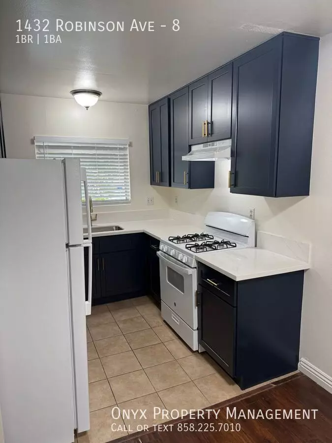1432 Robinson Ave photo 2