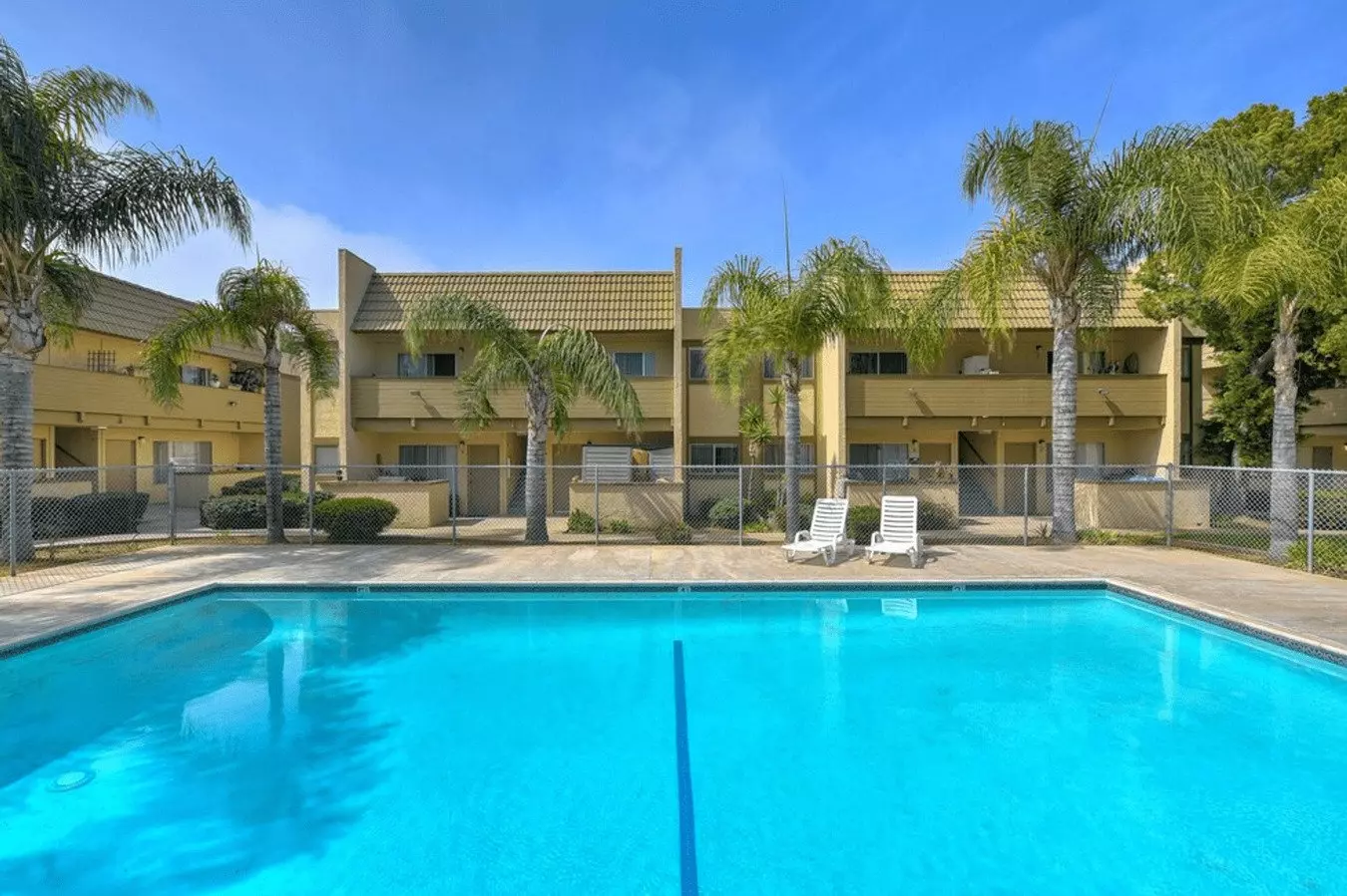 Royal Village Apartments photo 3