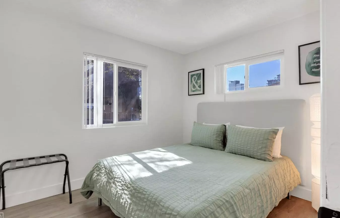 Downtown Modern Smart Home photo 2