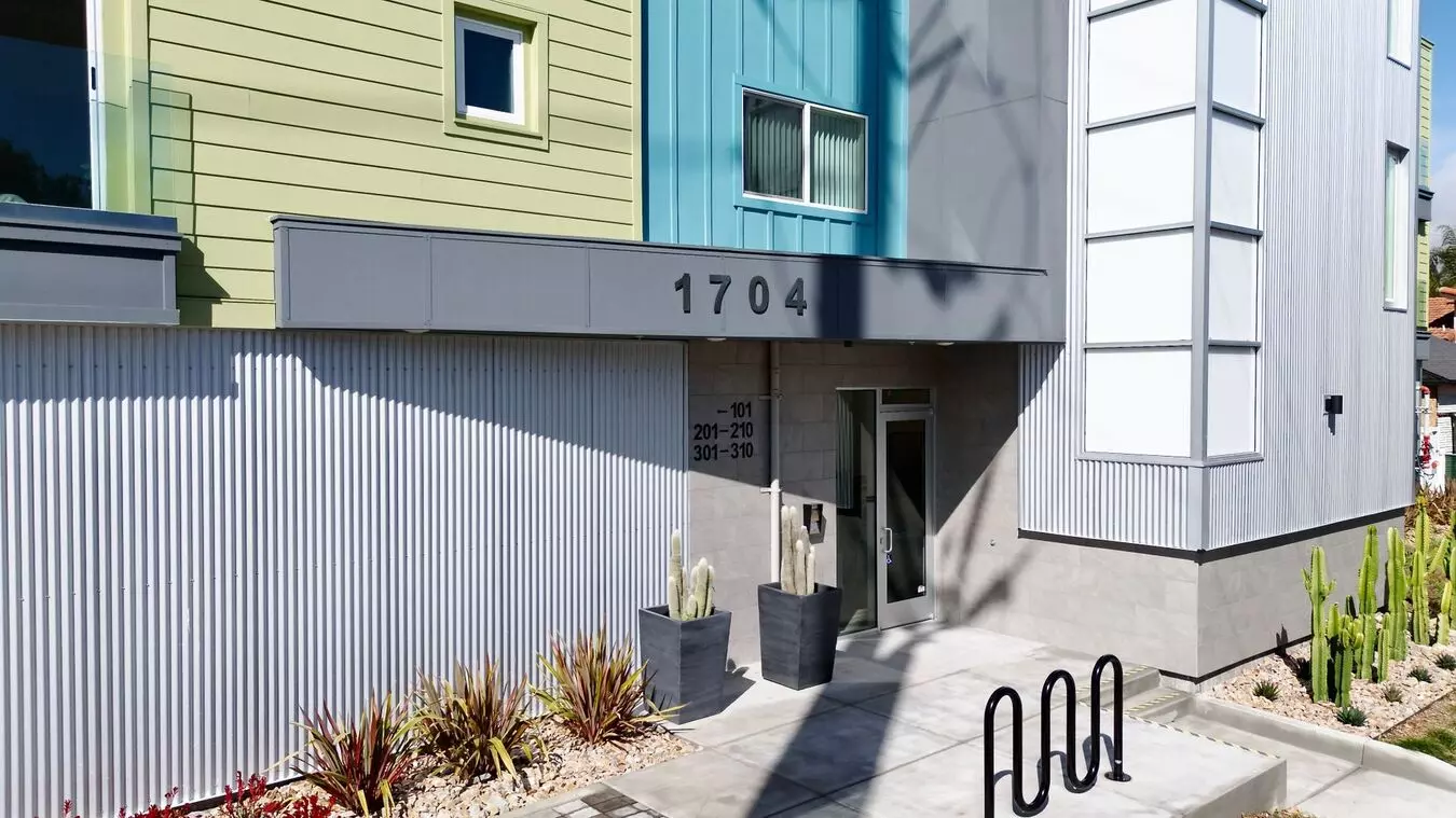 1704 Hornblend St photo 4