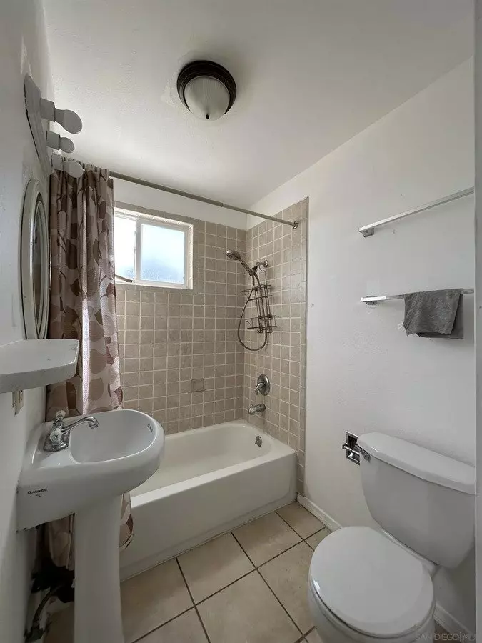 1815 Brookline St photo 5