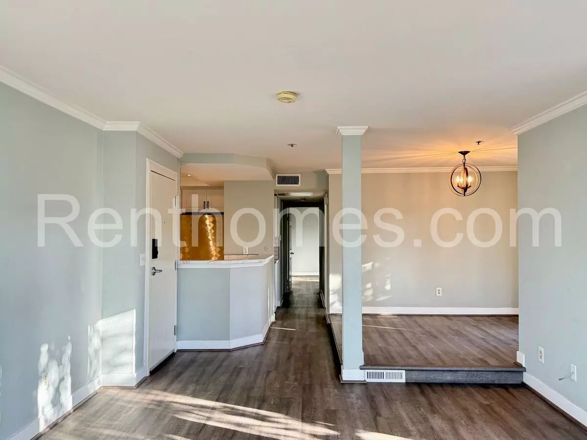 Bankers Hill, 1940 3rd Ave #302, Gated, Luxury Vinyl Plank Floors, Ac, 2 Parking Spaces In Controlled Access Garage. photo 4