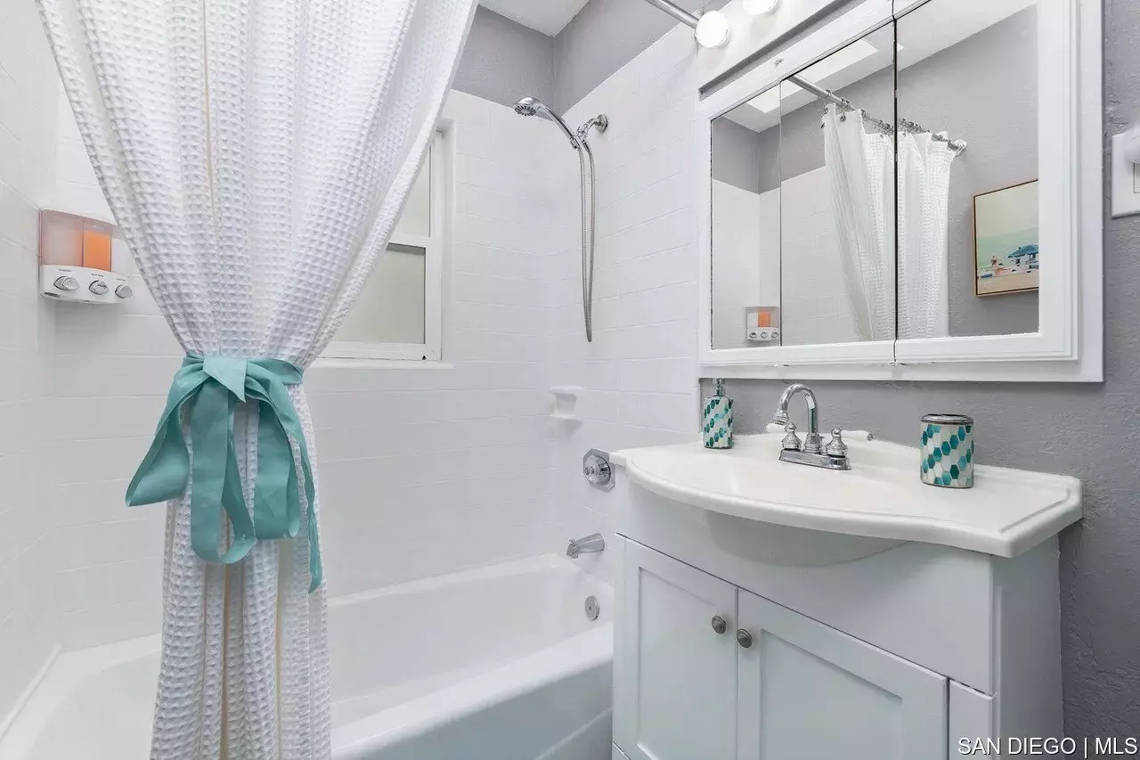319 Rosecrans Street, San Diego, CA 92106 photo 5