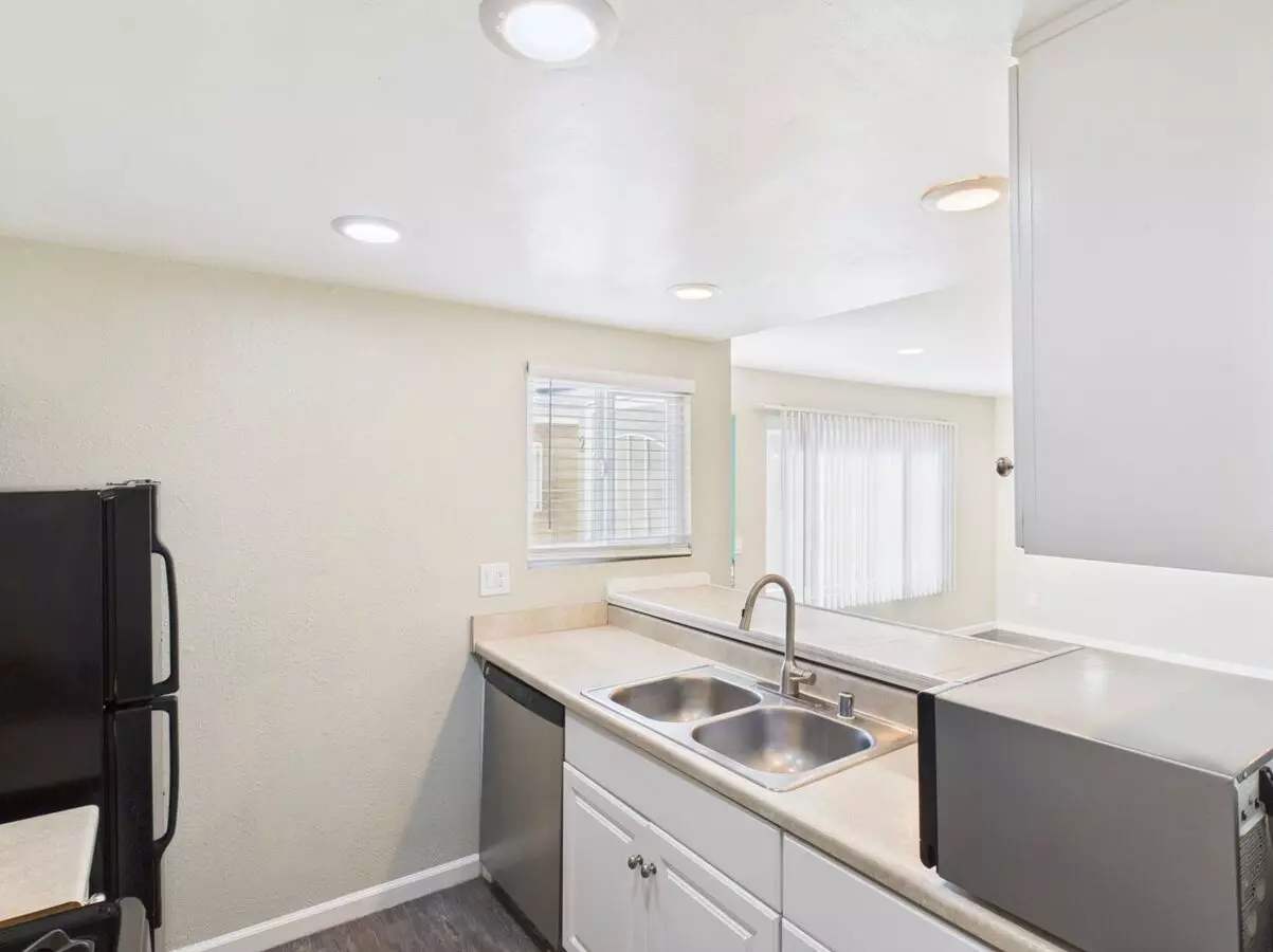 2 Bedroom / 2 Bathroom Apartment In North Park photo 2