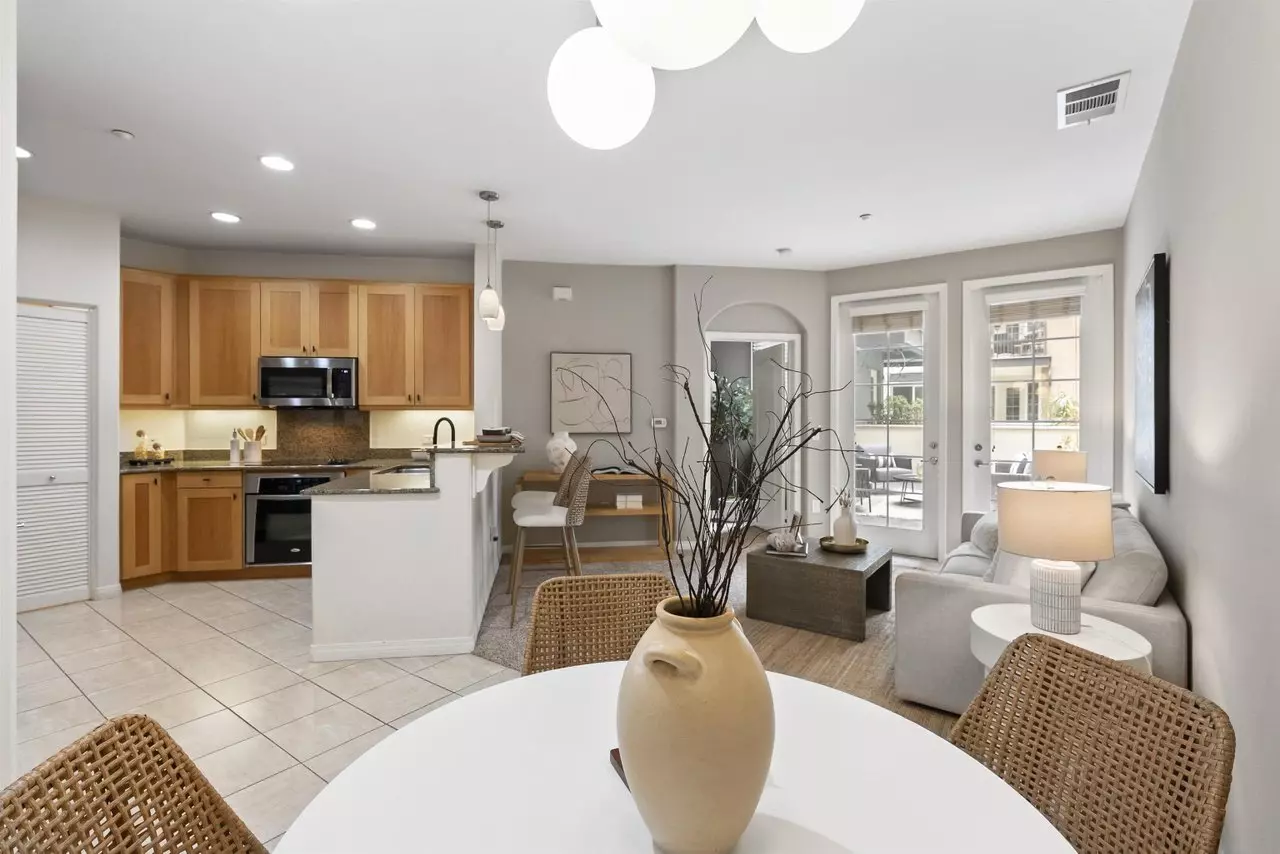 1bd/1ba Condo photo 4