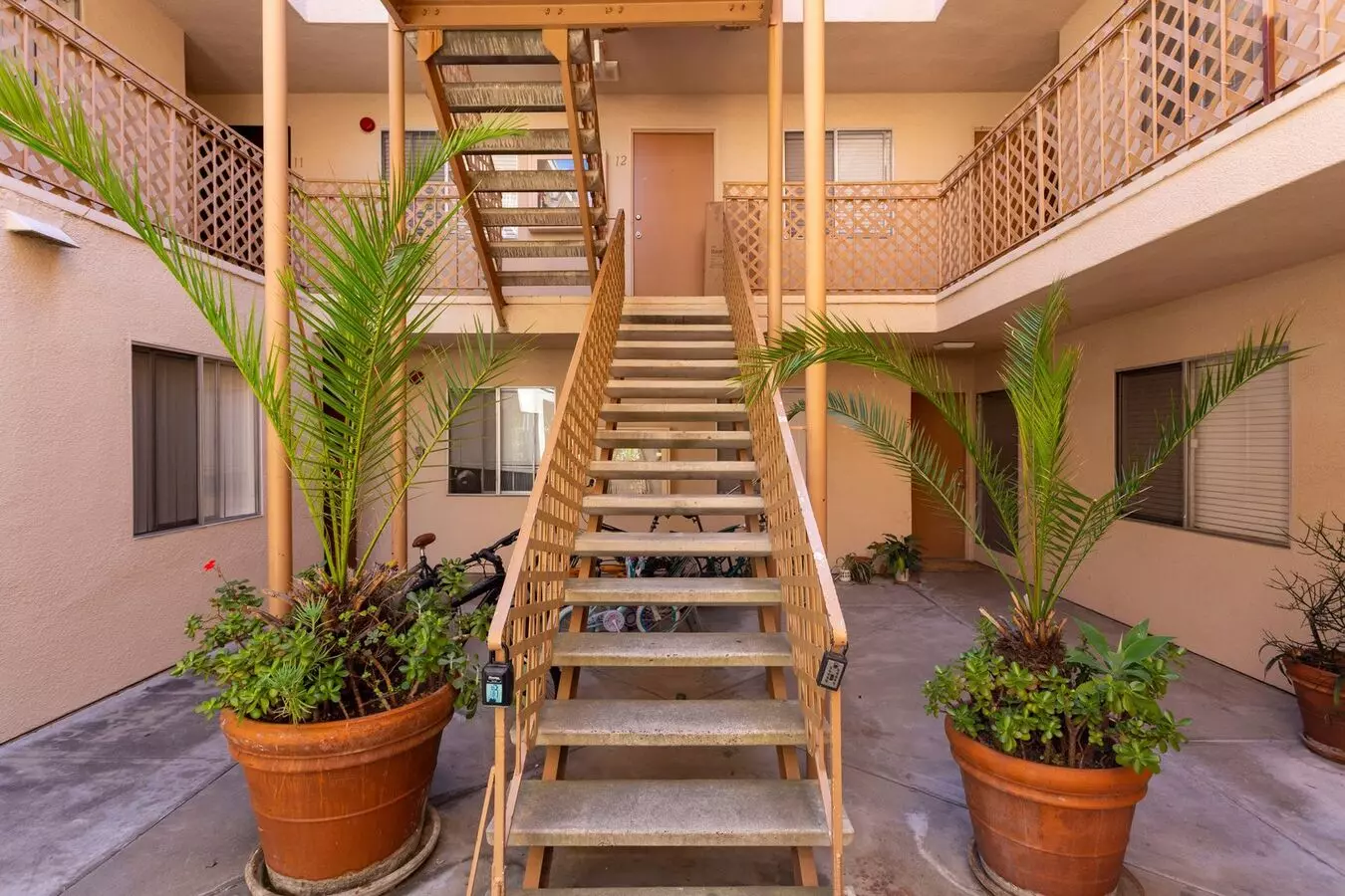 Albatross Apartments photo 3