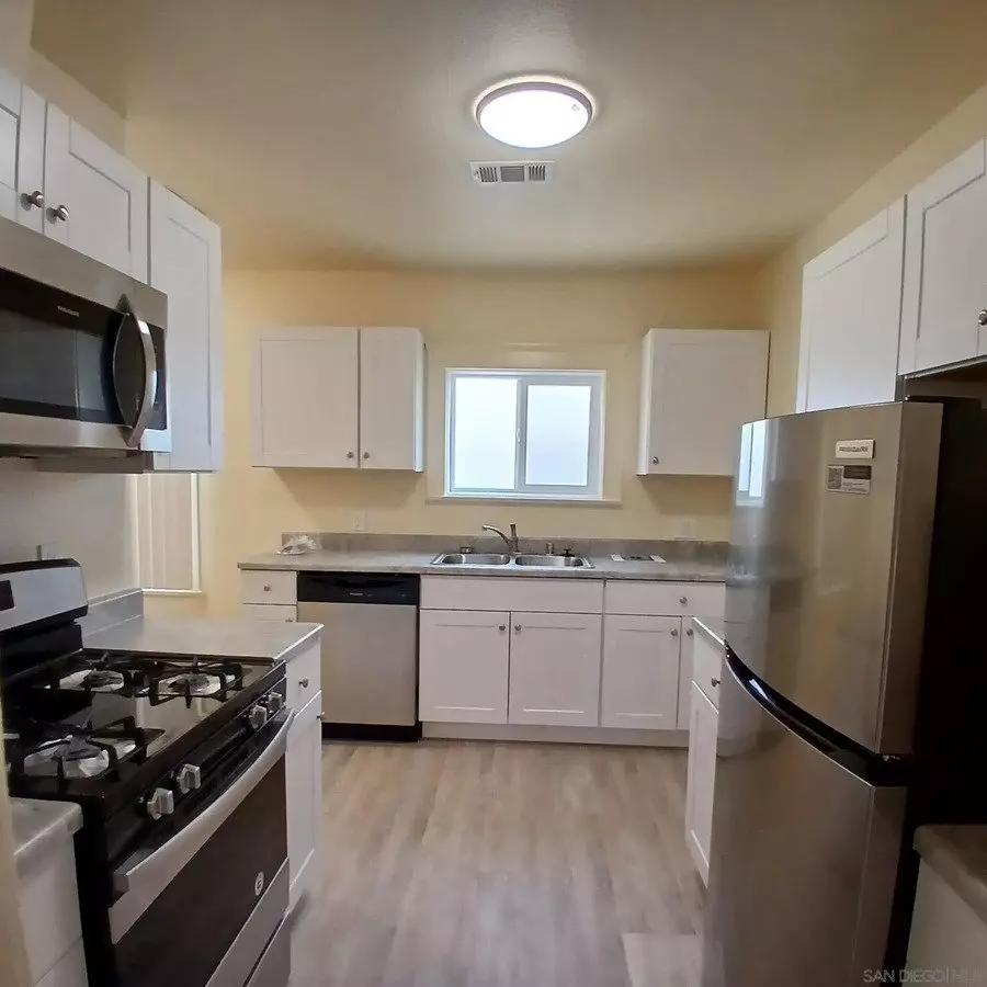 4319 Swift Ave photo 4