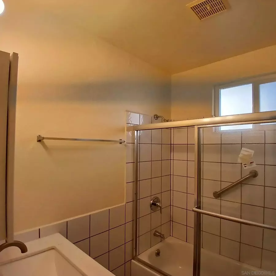 4319 Swift Ave photo 3