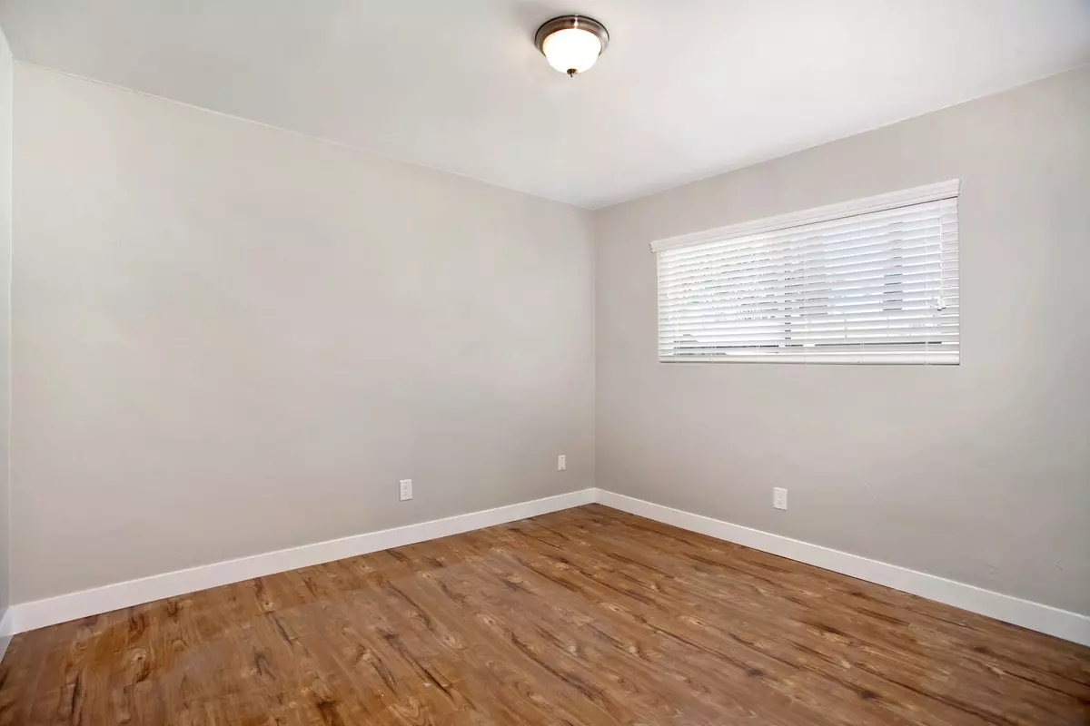Talmadge Living In Newer 1/1 Apartment....must See. Includes Ac, Ev Chargers! photo 3