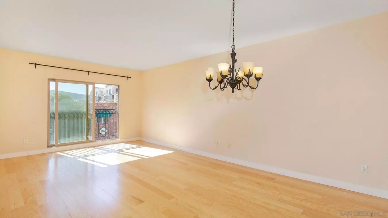Perfectly Located 1 Bed/1 Bath Unit In Downtown Now Available! - $2,200/mo photo 3