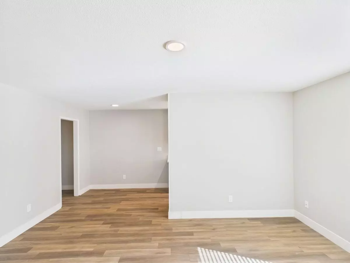 Fully Remodeled Units In The Heart Of University Heights photo 4