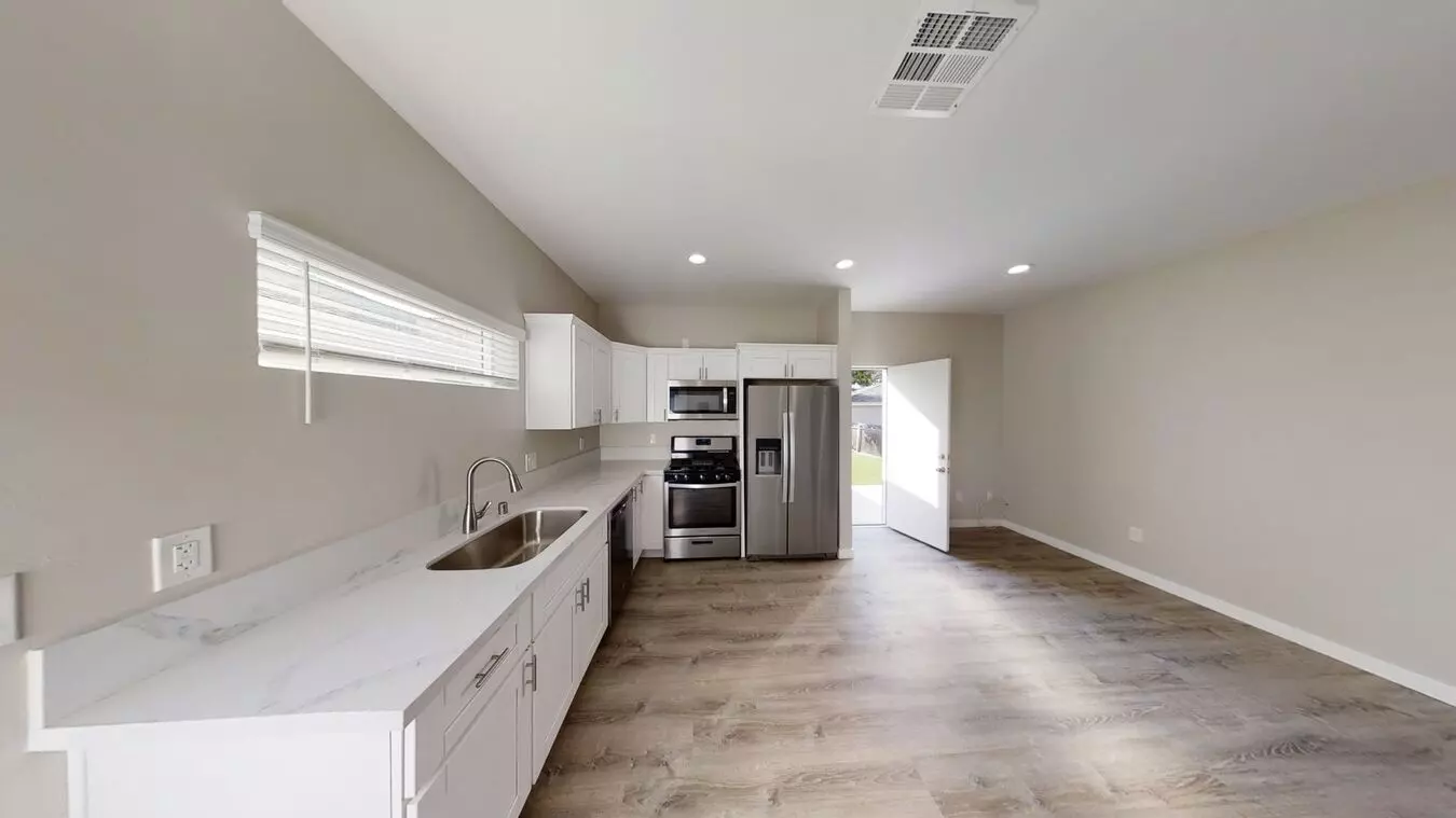 4bd/2ba, Great Yard Space! photo 4