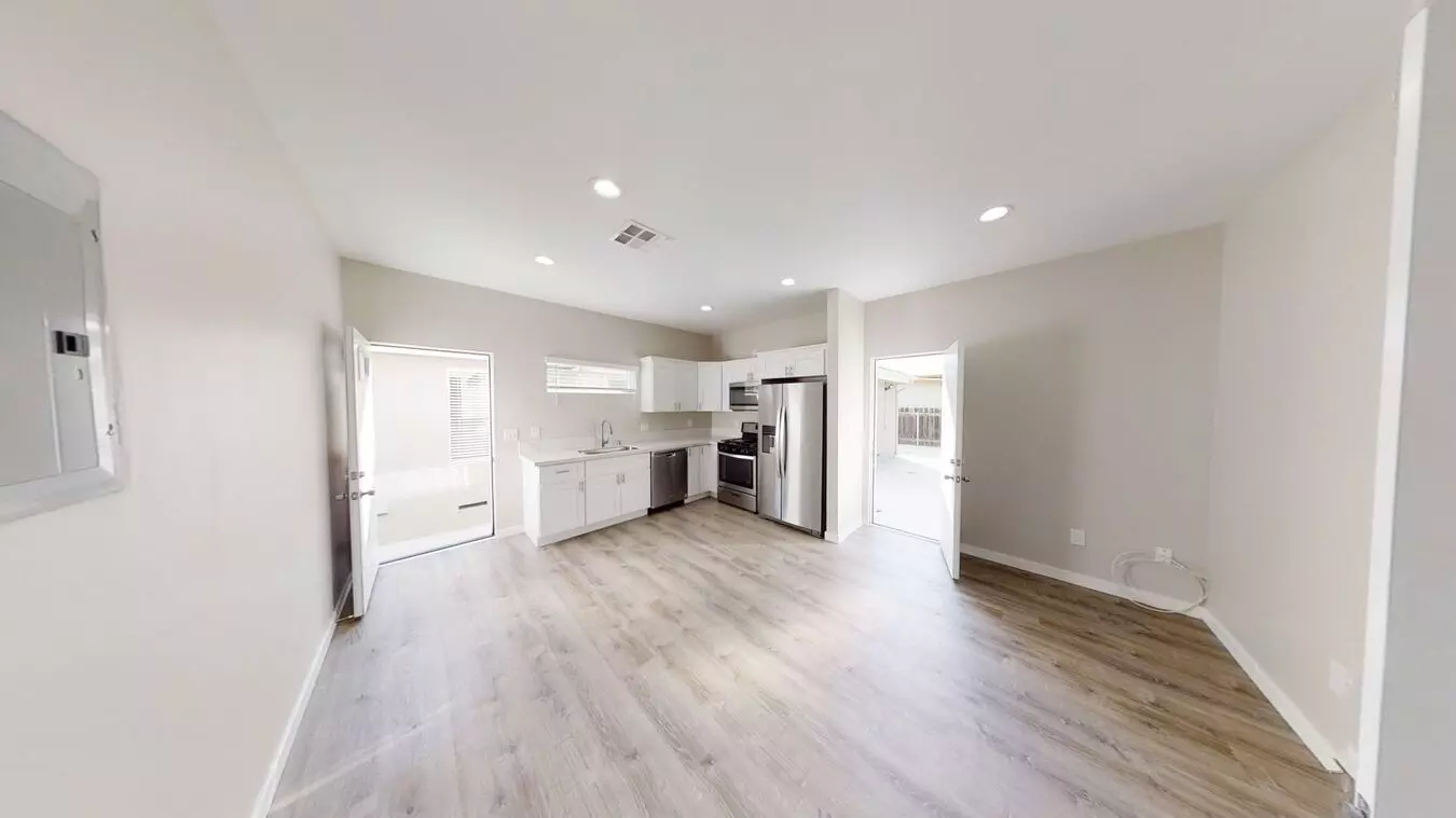 4bd/2ba, Great Yard Space! photo 2