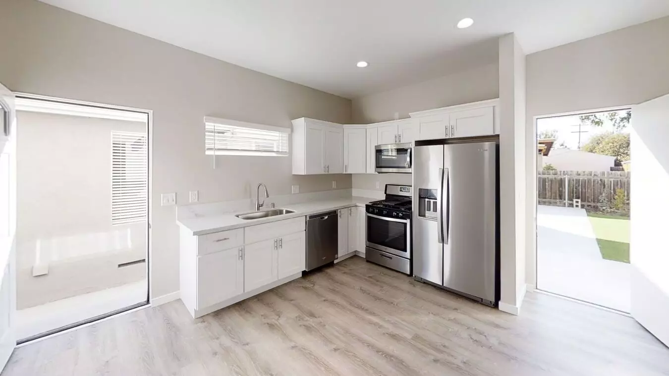 4bd/2ba, Great Yard Space! photo 3