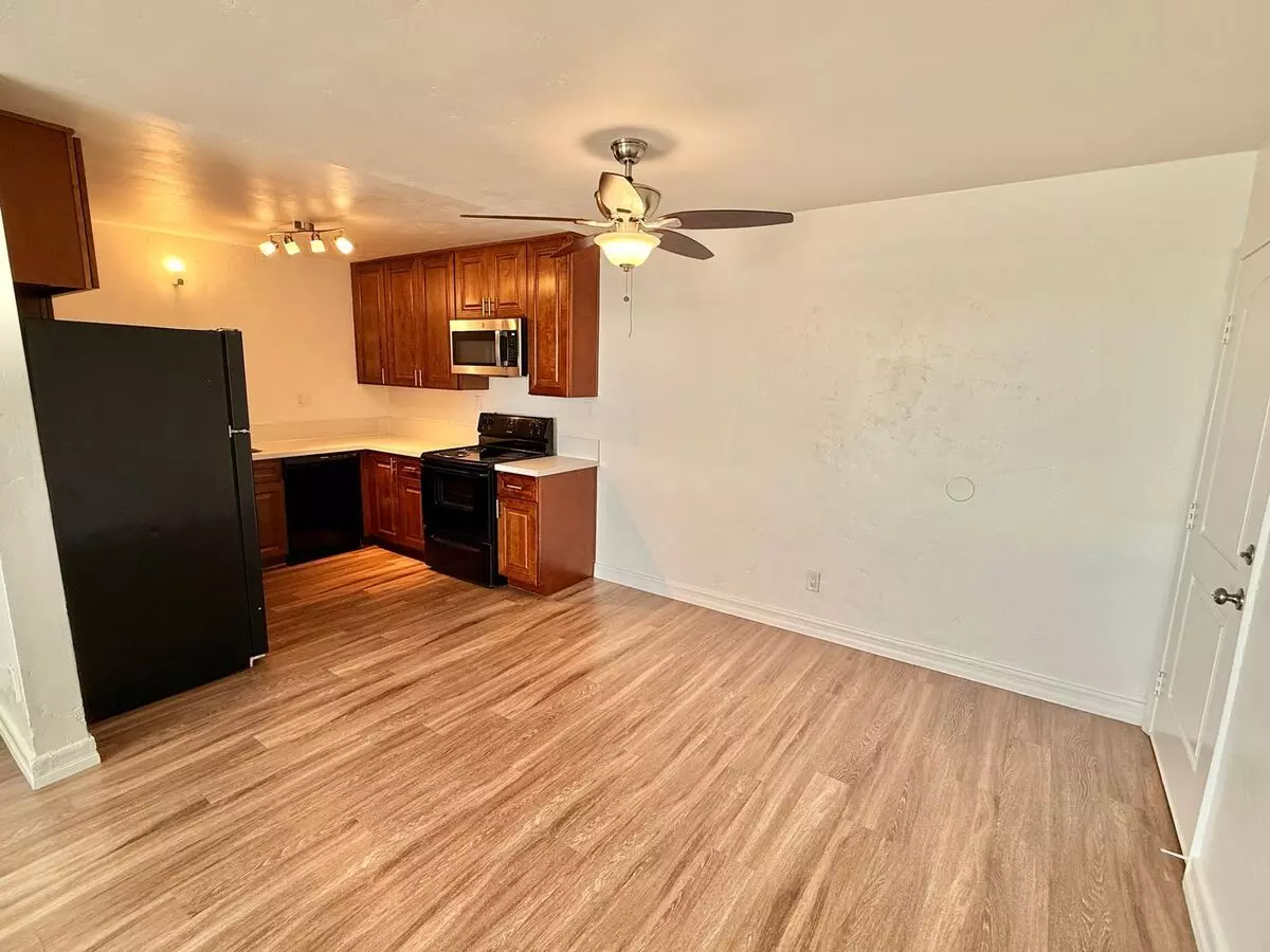 Newly Renovated Ground Floor Home photo 2