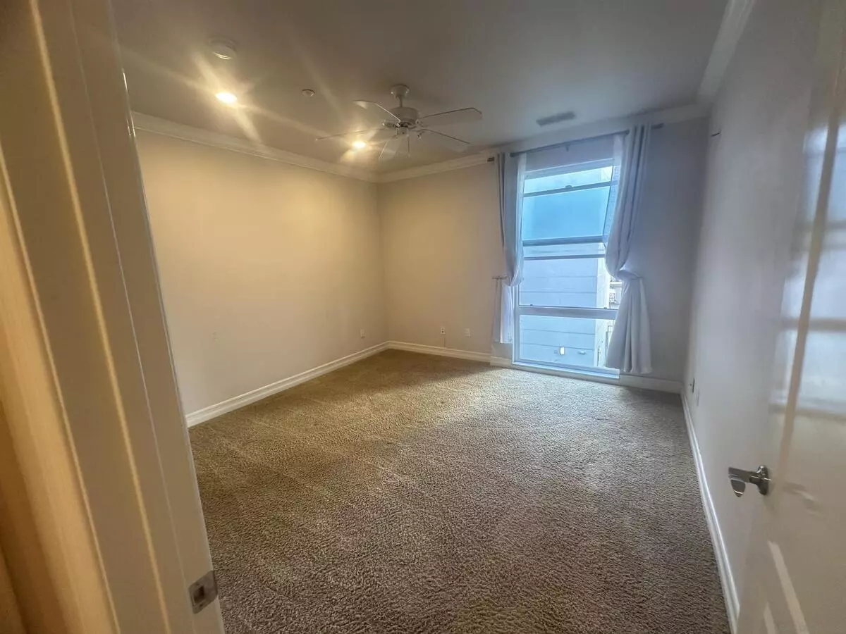 525 11th Ave photo 3