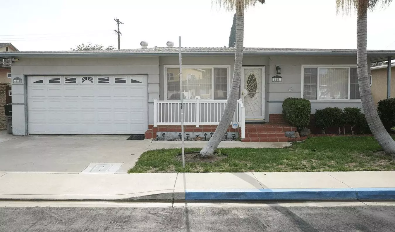 6249-6253 Dorothy Dr photo 2