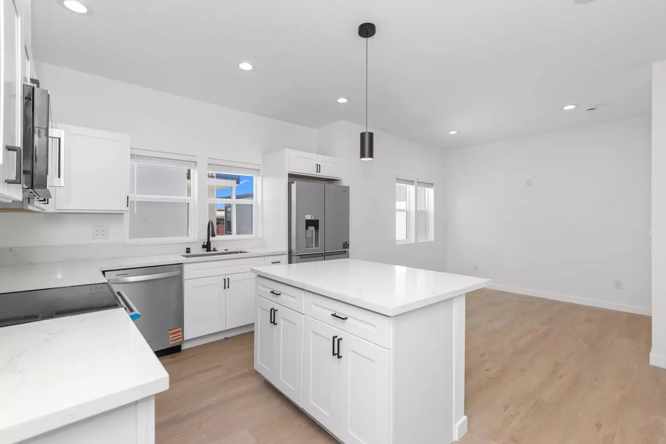 6413 Richard St photo 4