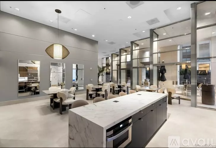 Downtown Luxury Living – 2B Condo With City Views! photo 3