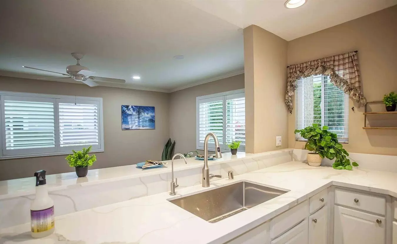 Upstairs Corner Unit In The Verano Complex photo 4