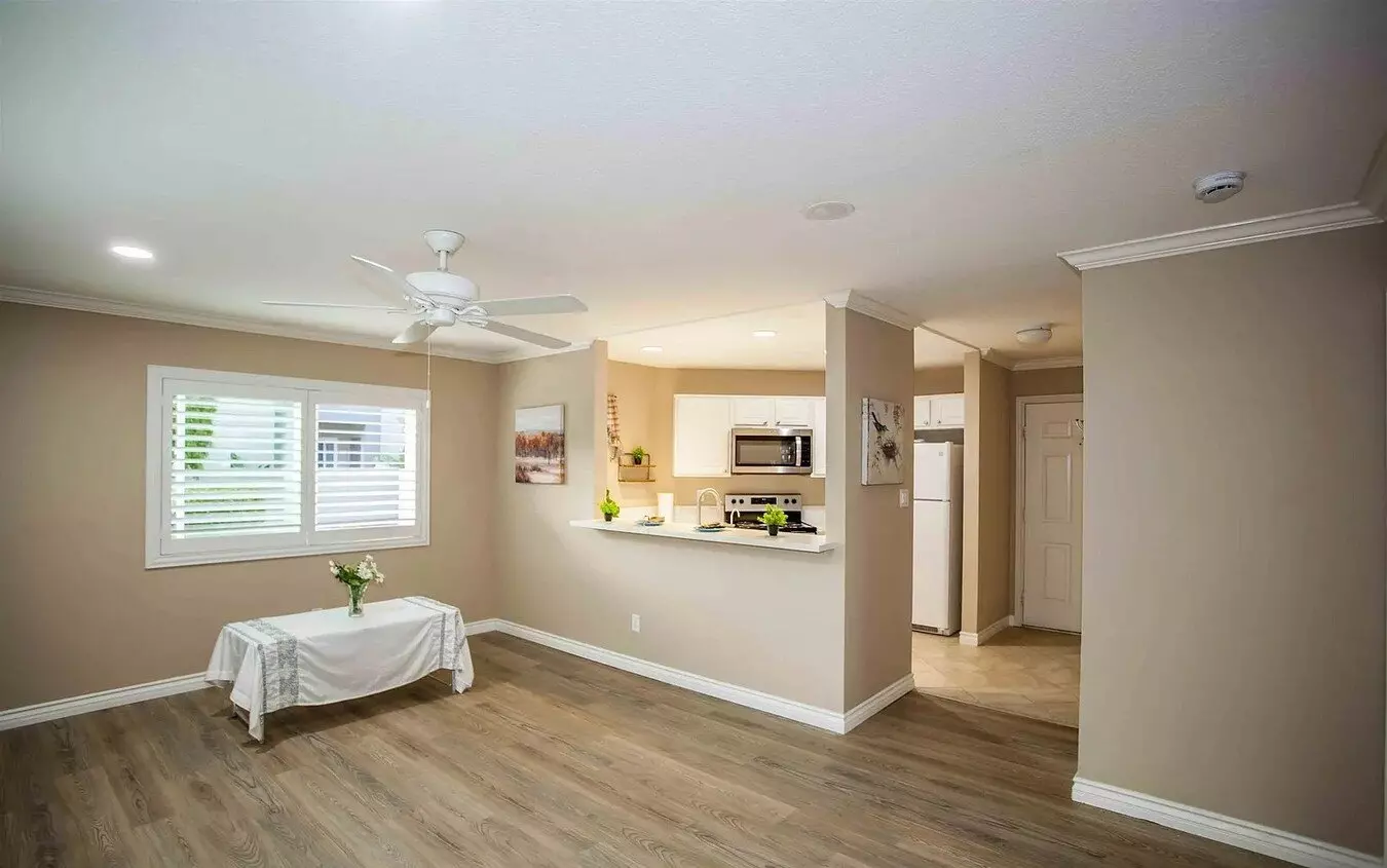 Upstairs Corner Unit In The Verano Complex photo 5