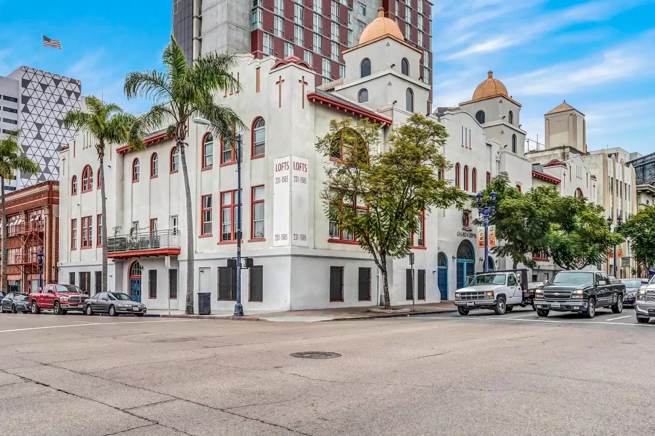 906 Tenth Avenue 920 E Street photo 3