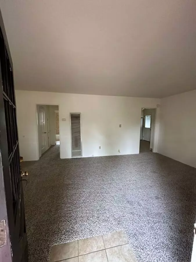 Date St Manor photo 4