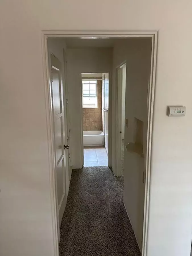 Date St Manor photo 5
