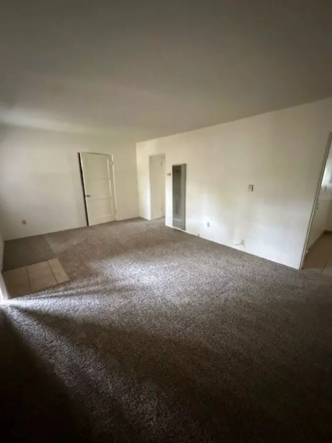 Date St Manor photo 2