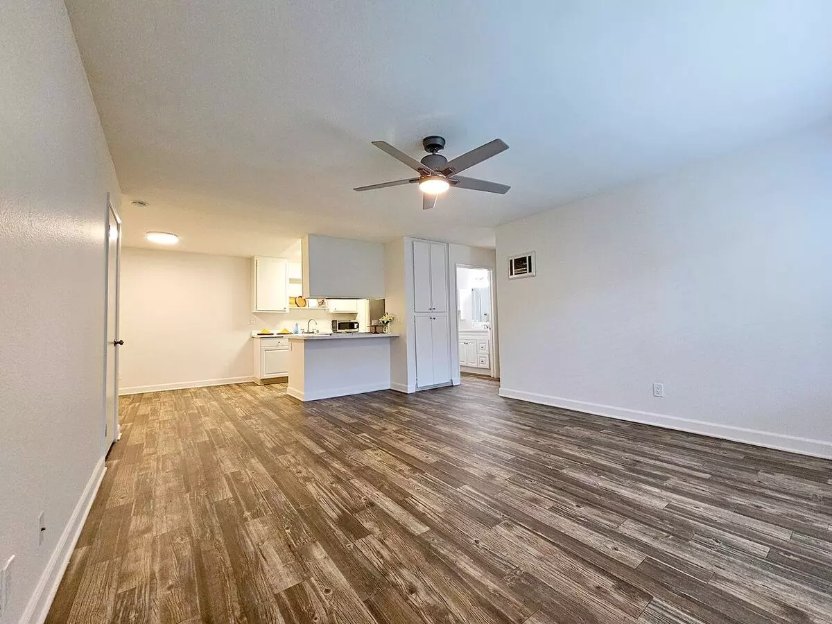 Parklane Apartments photo 5