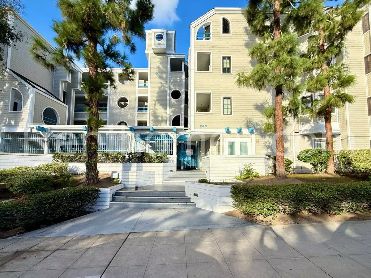 Bankers Hill, 1940 3rd Ave #302, Gated, Luxury Vinyl Plank Floors, Ac, 2 Parking Spaces In Controlled Access Garage. photo 3