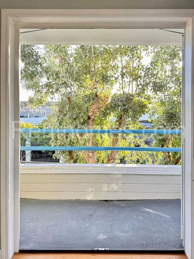 Bankers Hill, 1940 3rd Ave #302, Gated, Luxury Vinyl Plank Floors, Ac, 2 Parking Spaces In Controlled Access Garage. photo 2