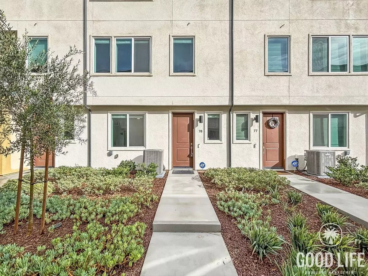 Beautiful 3bd/2.5ba Townhouse In San Ysidro W/ W/d, A/c, 2-car Garage, Balcony, And Community Parks! photo 3