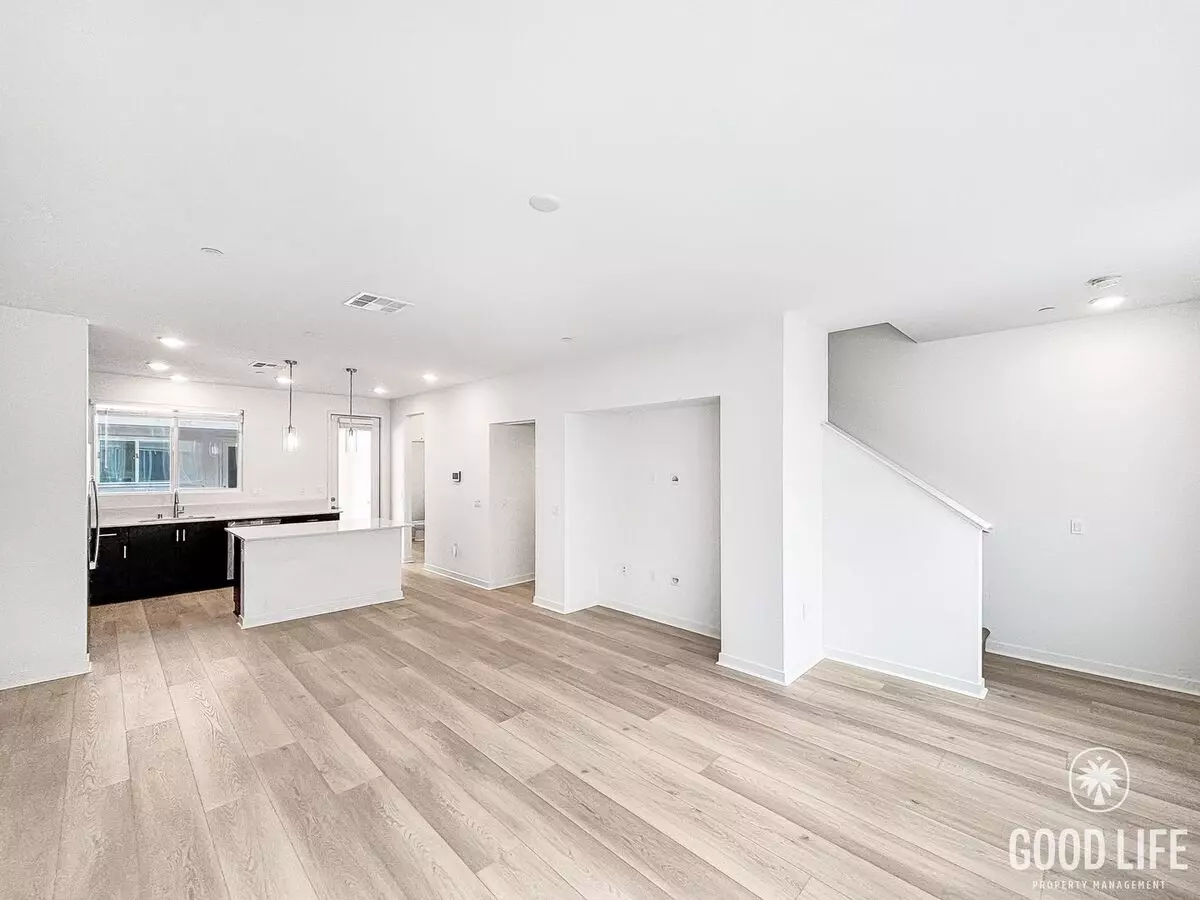 Beautiful 3bd/2.5ba Townhouse In San Ysidro W/ W/d, A/c, 2-car Garage, Balcony, And Community Parks! photo 4
