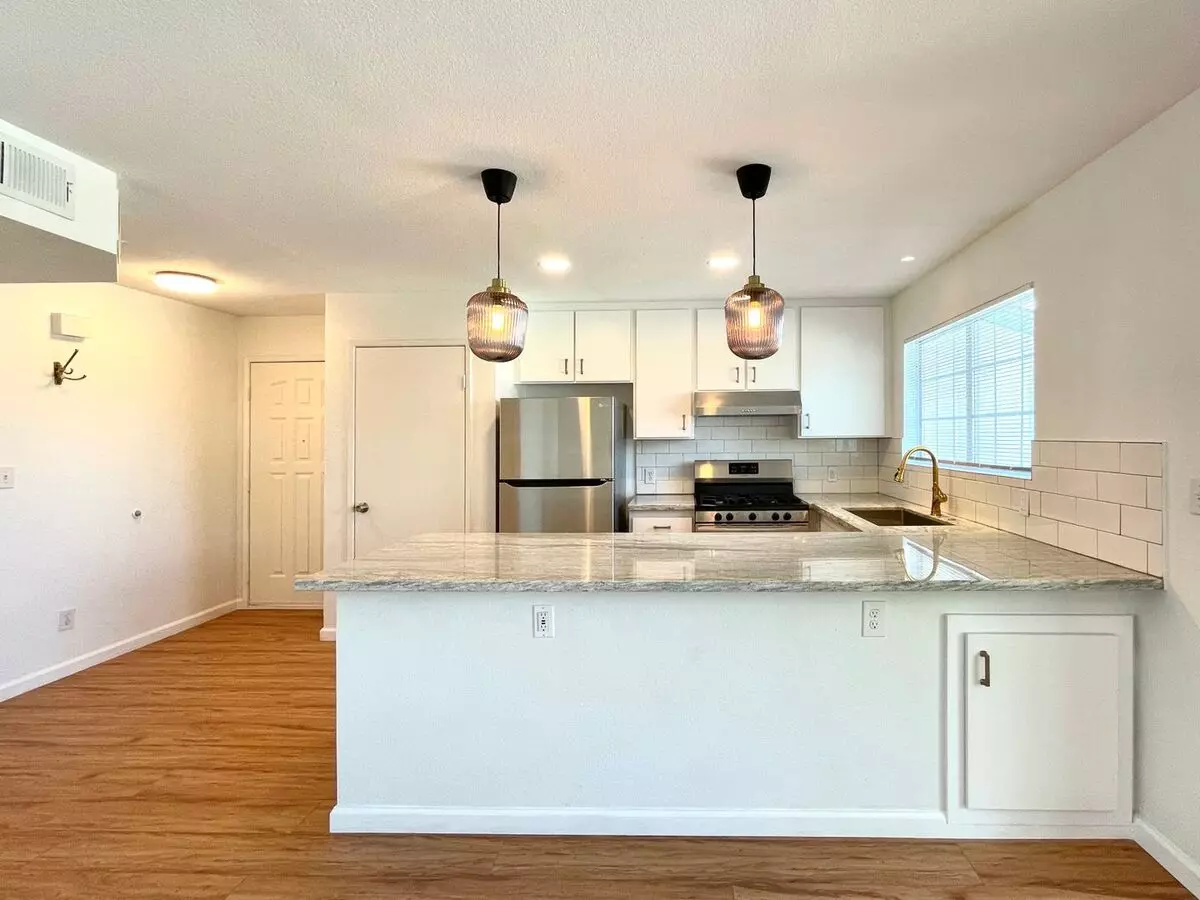**** $1000 Off First Months Rent If You Move In By The End Of January**** Newly Remodeled Apartment Home! photo 2