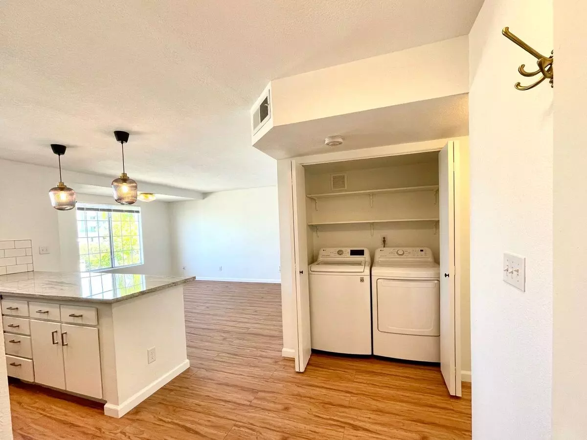 **** $1000 Off First Months Rent If You Move In By The End Of January**** Newly Remodeled Apartment Home! photo 5