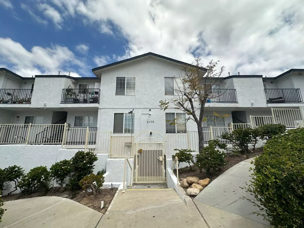**** $1000 Off First Months Rent If You Move In By The End Of January**** Newly Remodeled Apartment Home! photo 4