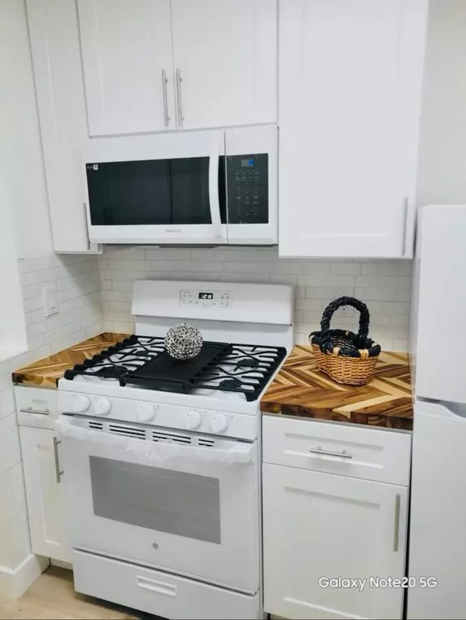 Free Rent Until 2026! Brand New" Cottage! 1-br + Den, Totally Remodeled! photo 3