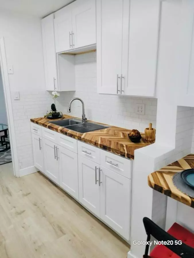 Free Rent Until 2026! Brand New" Cottage! 1-br + Den, Totally Remodeled! photo 2
