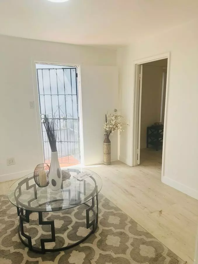 Free Rent Until 2026! Brand New" Cottage! 1-br + Den, Totally Remodeled! photo 5