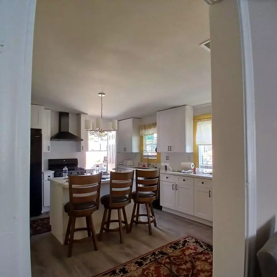 Detached Home In Valencia Park photo 3
