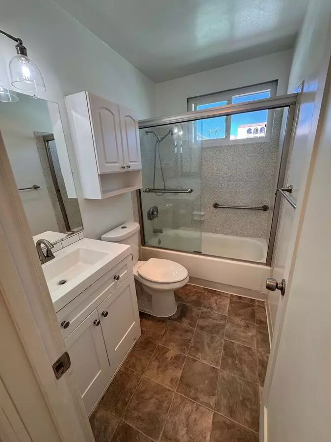 2006 Diamond St photo 2