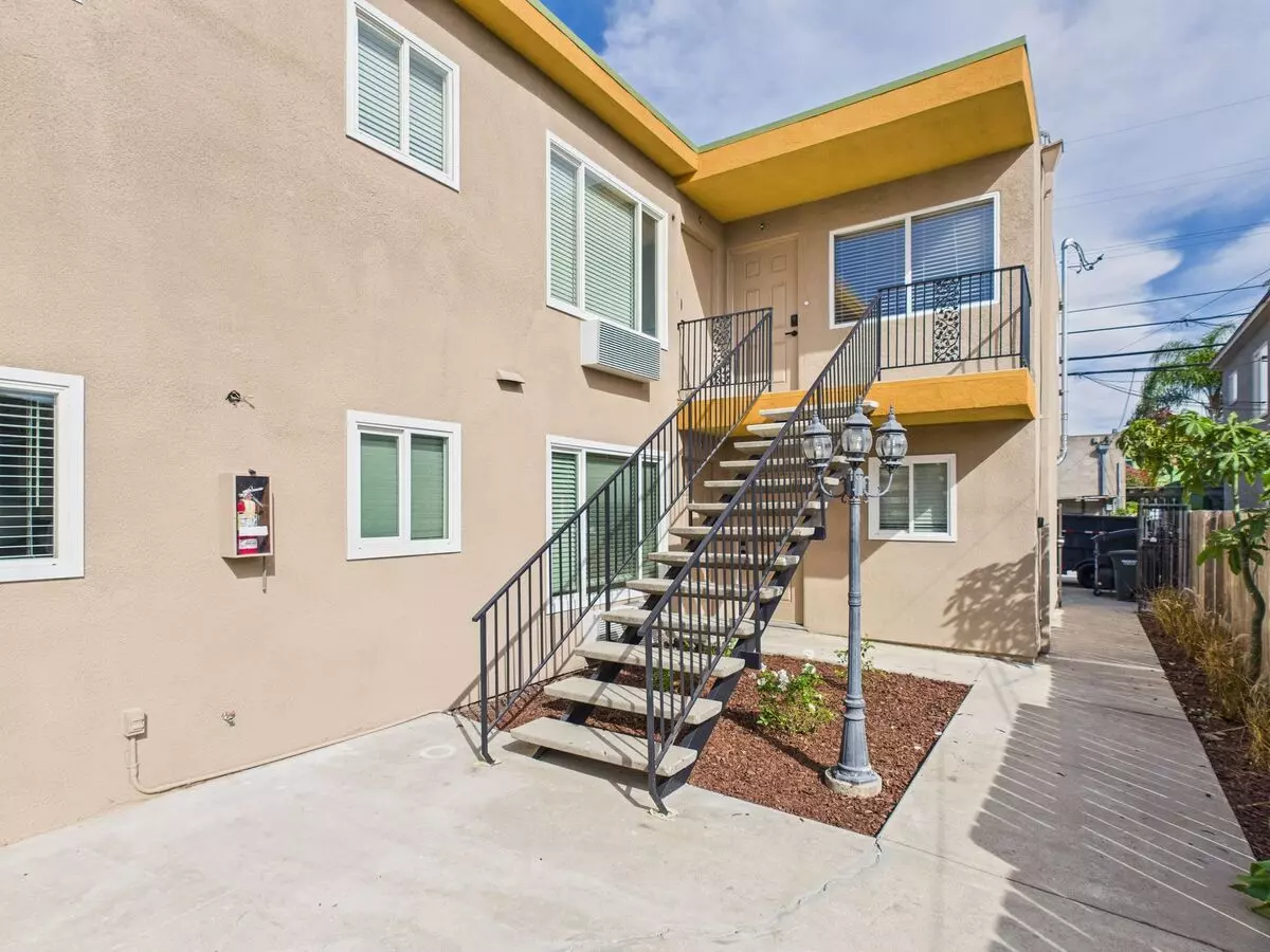 Fully Remodeled Units In The Heart Of University Heights photo 3