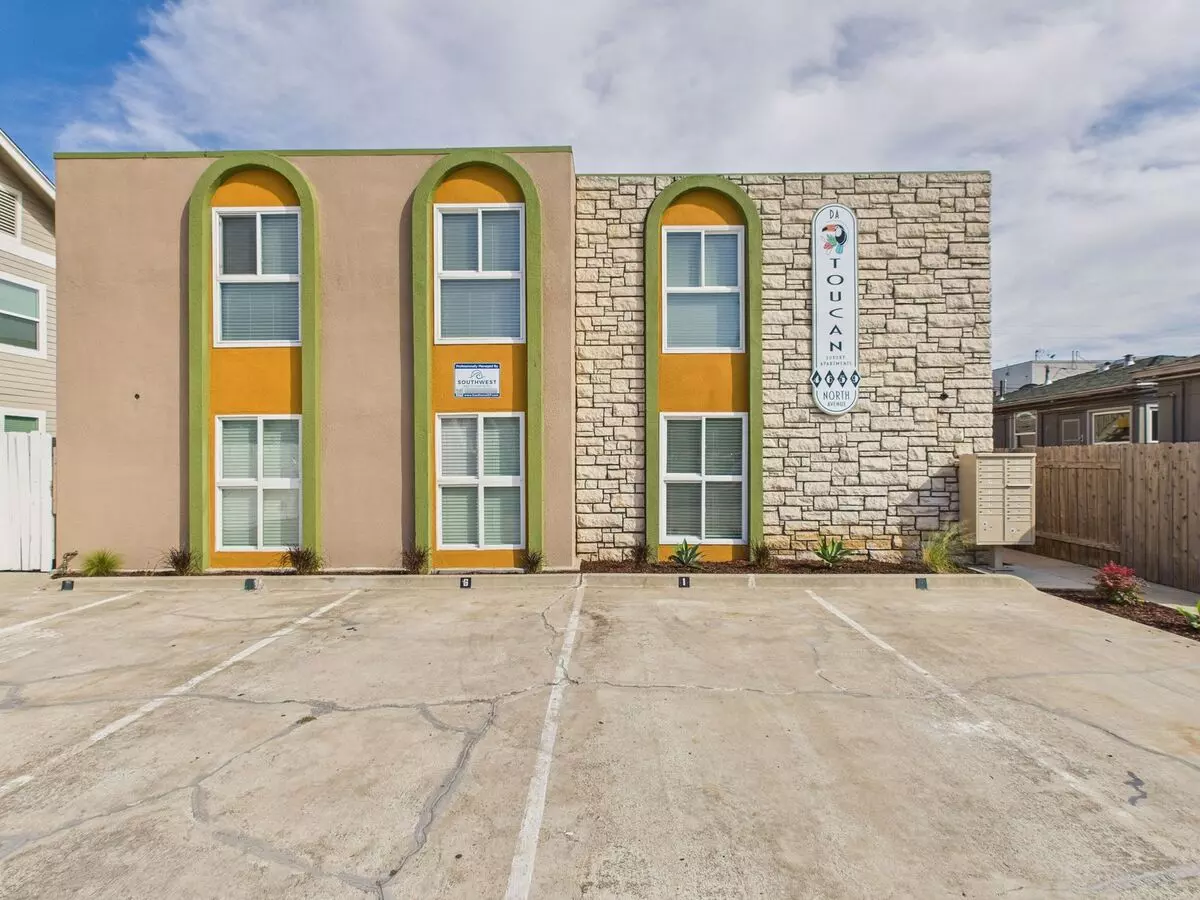 Fully Remodeled Units In The Heart Of University Heights photo 2