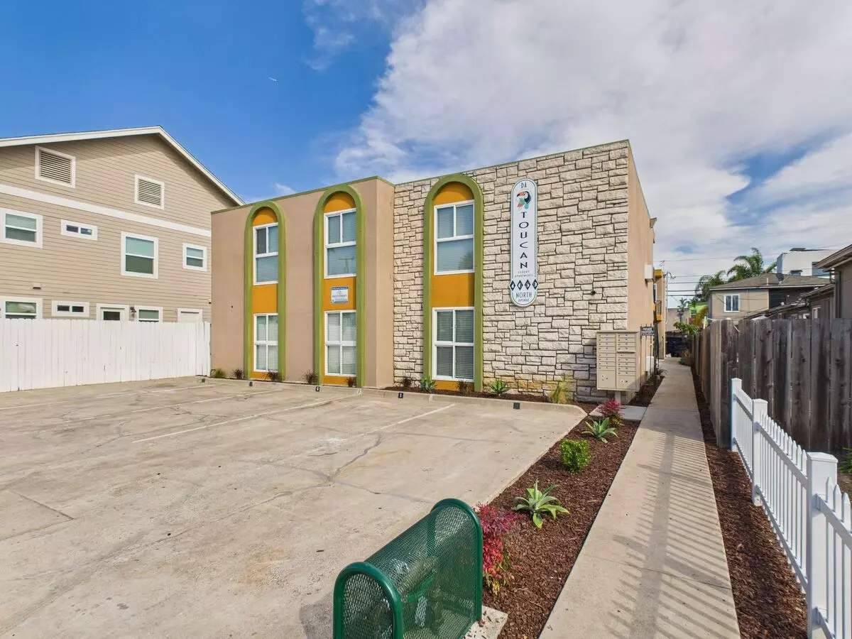 Fully Remodeled Units In The Heart Of University Heights photo 4
