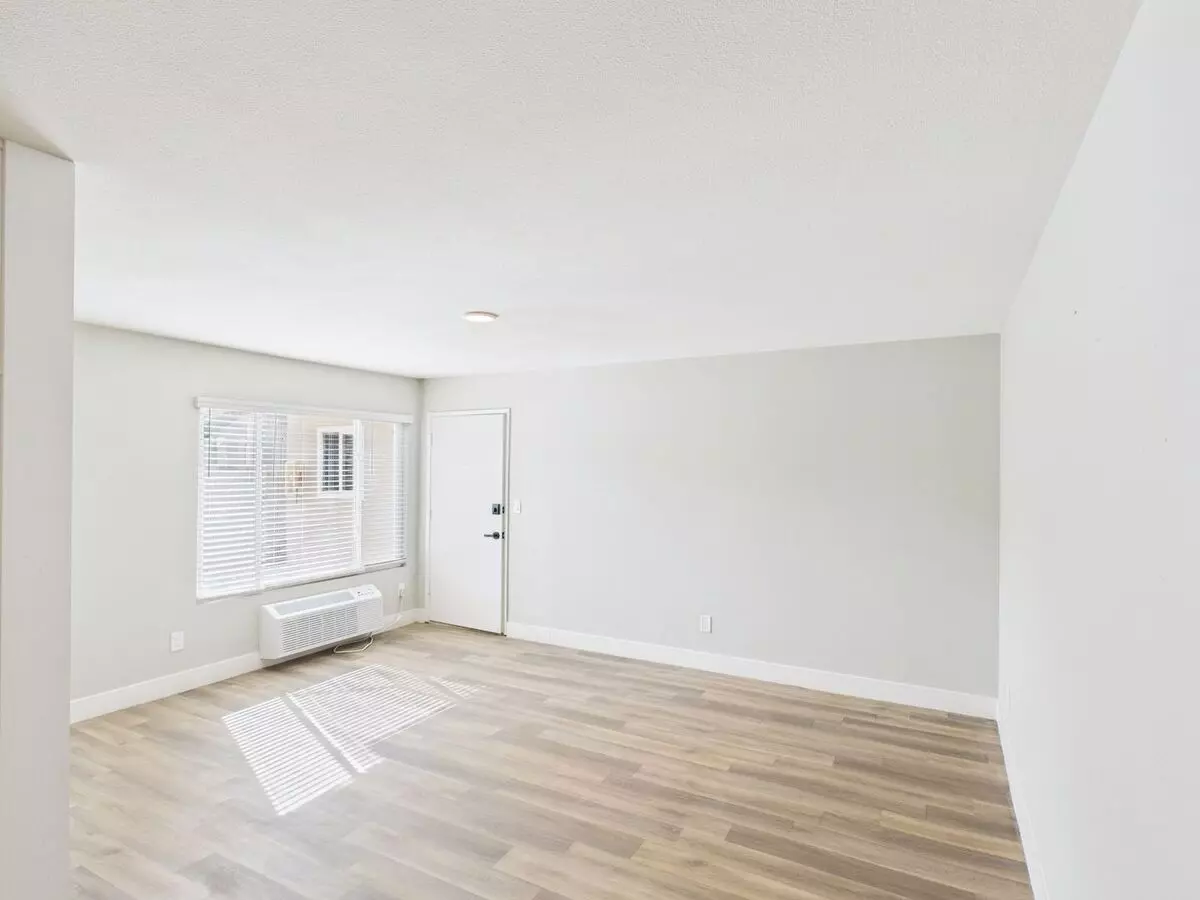 Fully Remodeled Units In The Heart Of University Heights photo 5