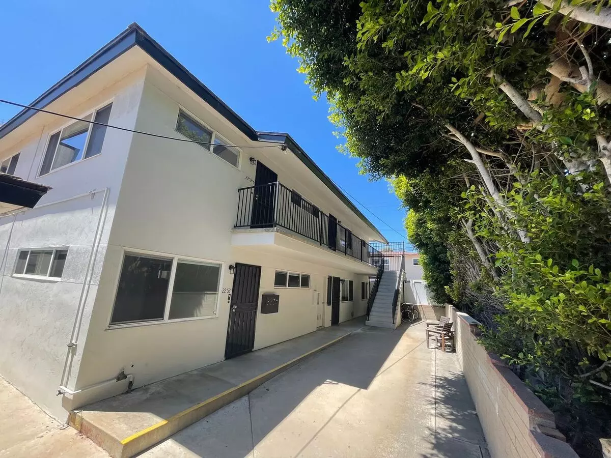 Garnet Ave photo 4